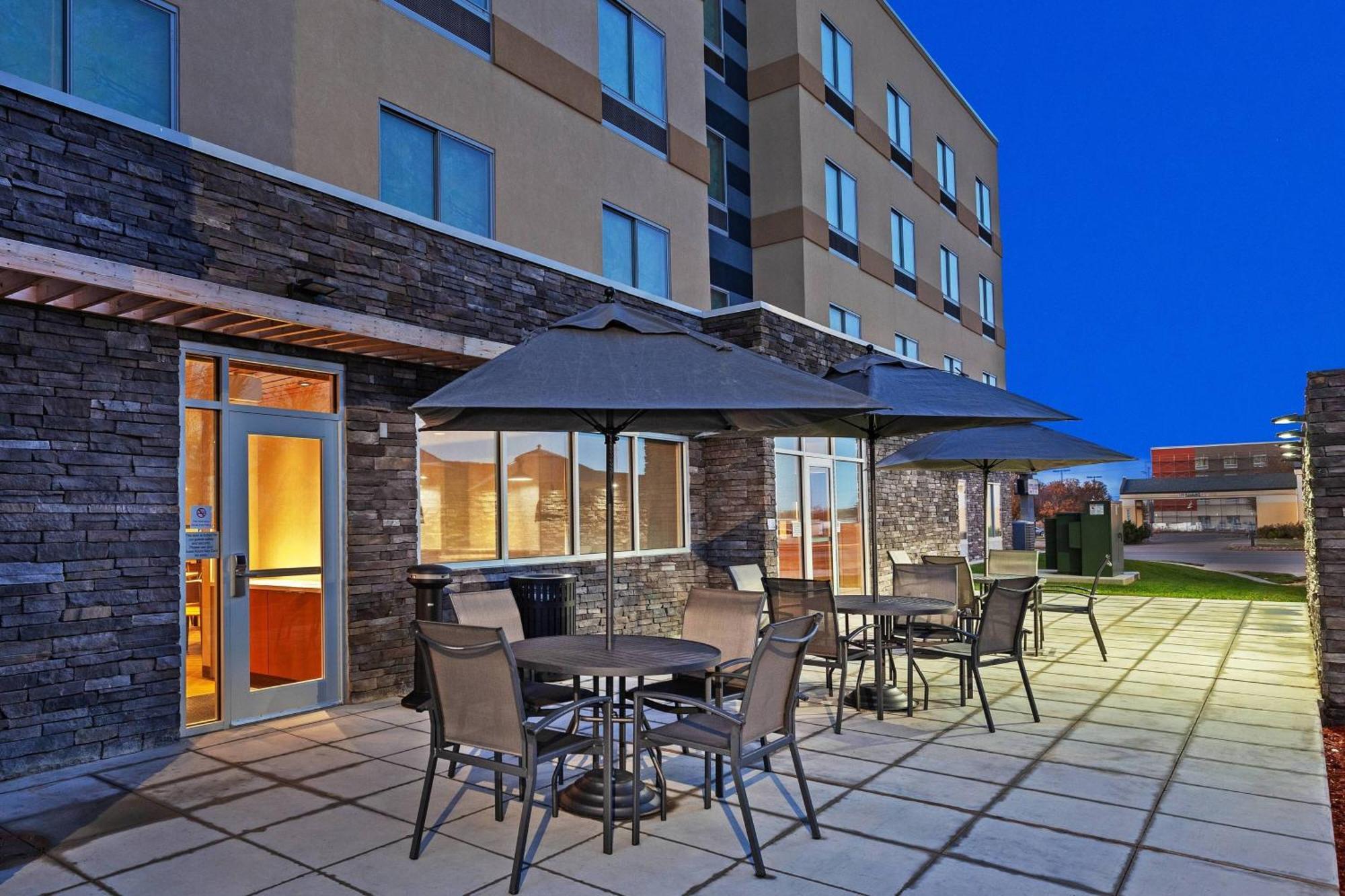 Fairfield Inn & Suites By Marriott Либерал Экстерьер фото